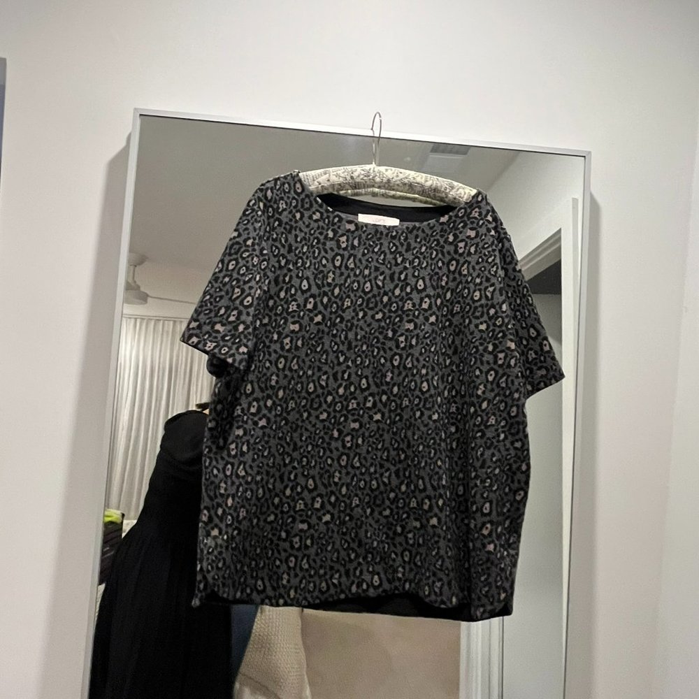 LOFT short sleeved gray leopard print sweatshirt - XL